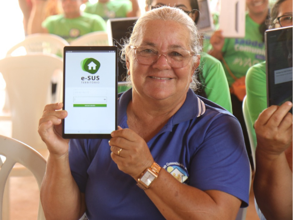 Prefeitura de Mojuí dos Campos entrega tablets e fardamentos para o trabalho de agentes de saúde e agentes de endemias
