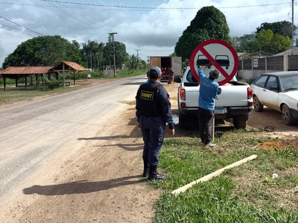 Prefeitura de Mojuí dos Campos realiza manutenção preventiva nas placas de sinalização ao longo da rodovia PA-431