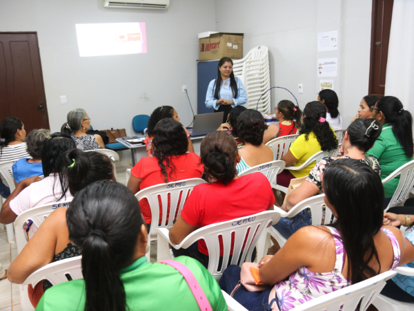 Semed promove curso de boas práticas na manipulação de alimentos para servidoras de escolas de Mojuí dos Campos