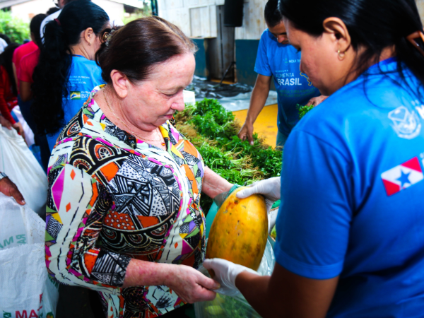 Prefeitura de Mojuí dos Campos beneficia famílias com doação de frutas e verduras do Programa de Aquisição de Alimentos